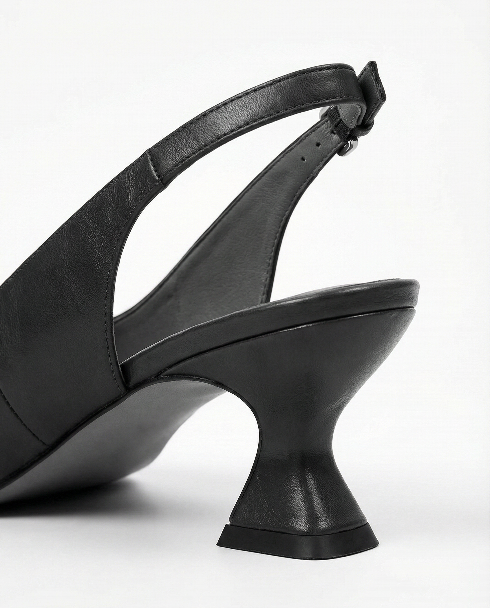 Close-up of the heel of Bésyll brown leather slingback pumps